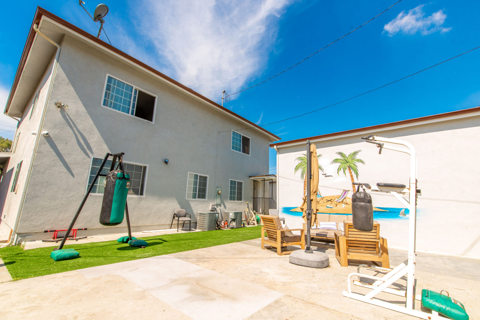 LivingNow Sober Living for Men, amazing backyard for residents to hangout and workout.
